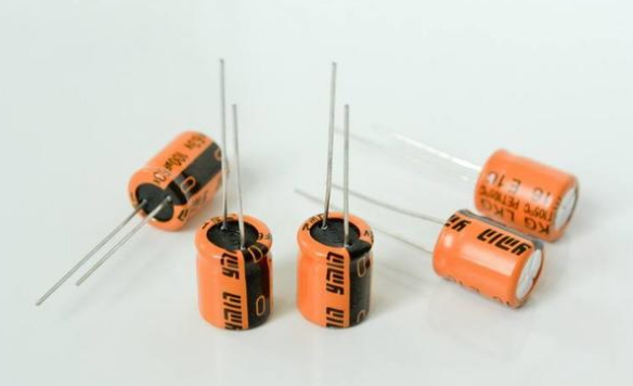 「NIPPON CHEMI-CON」電解電容極性接錯會爆炸，如何避免？